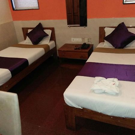 Hotel Q Deck Mumbai Luaran gambar