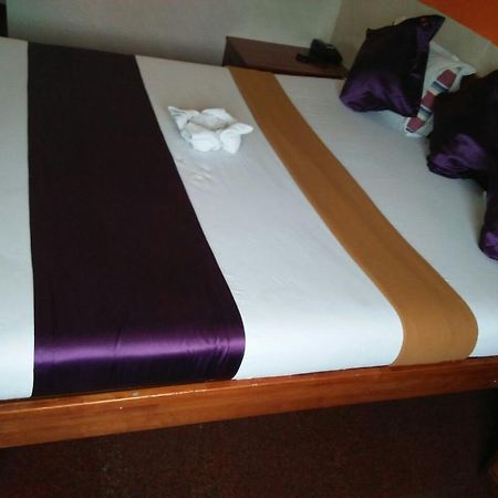 Hotel Q Deck Mumbai Luaran gambar
