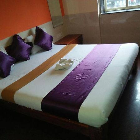 Hotel Q Deck Mumbai Luaran gambar