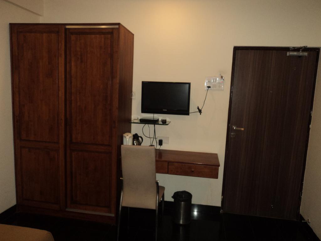 Hotel Q Deck Mumbai Bilik gambar