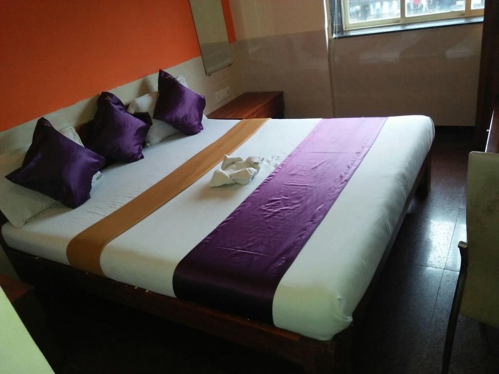 Hotel Q Deck Mumbai Luaran gambar