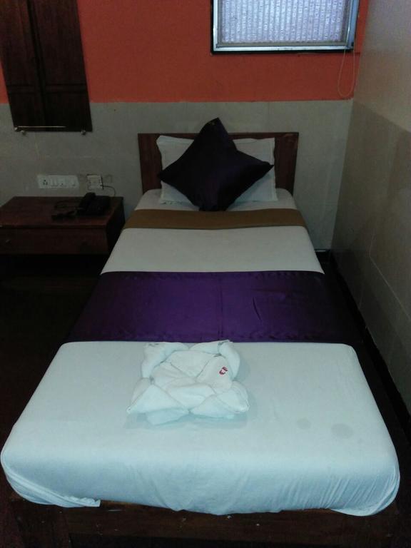 Hotel Q Deck Mumbai Luaran gambar