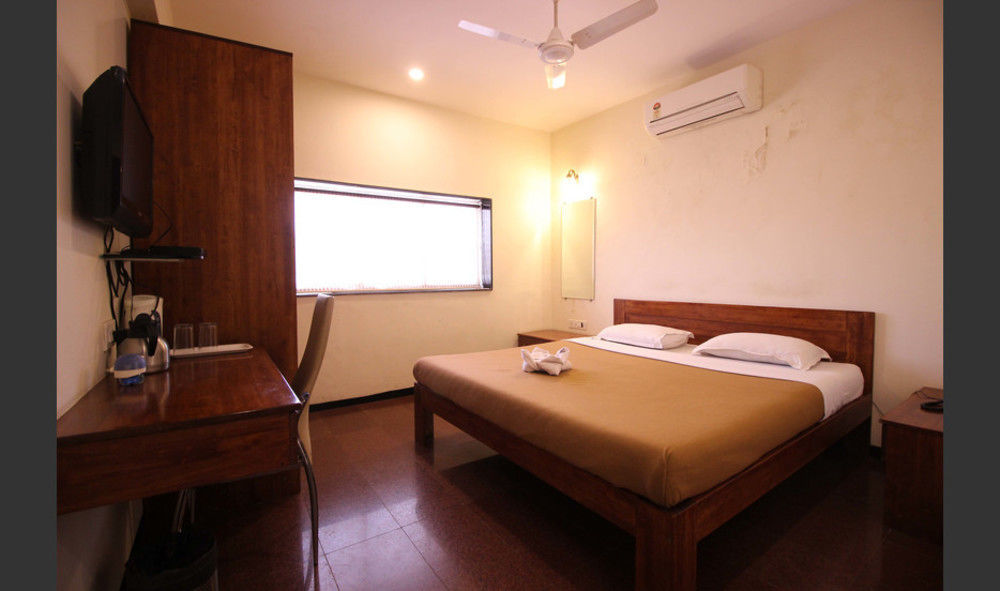 Hotel Q Deck Mumbai Luaran gambar