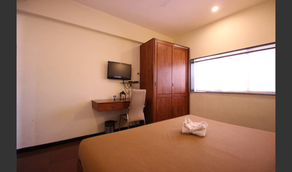 Hotel Q Deck Mumbai Luaran gambar