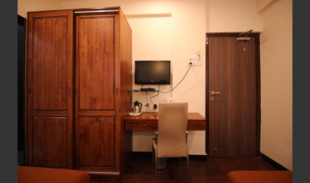 Hotel Q Deck Mumbai Luaran gambar