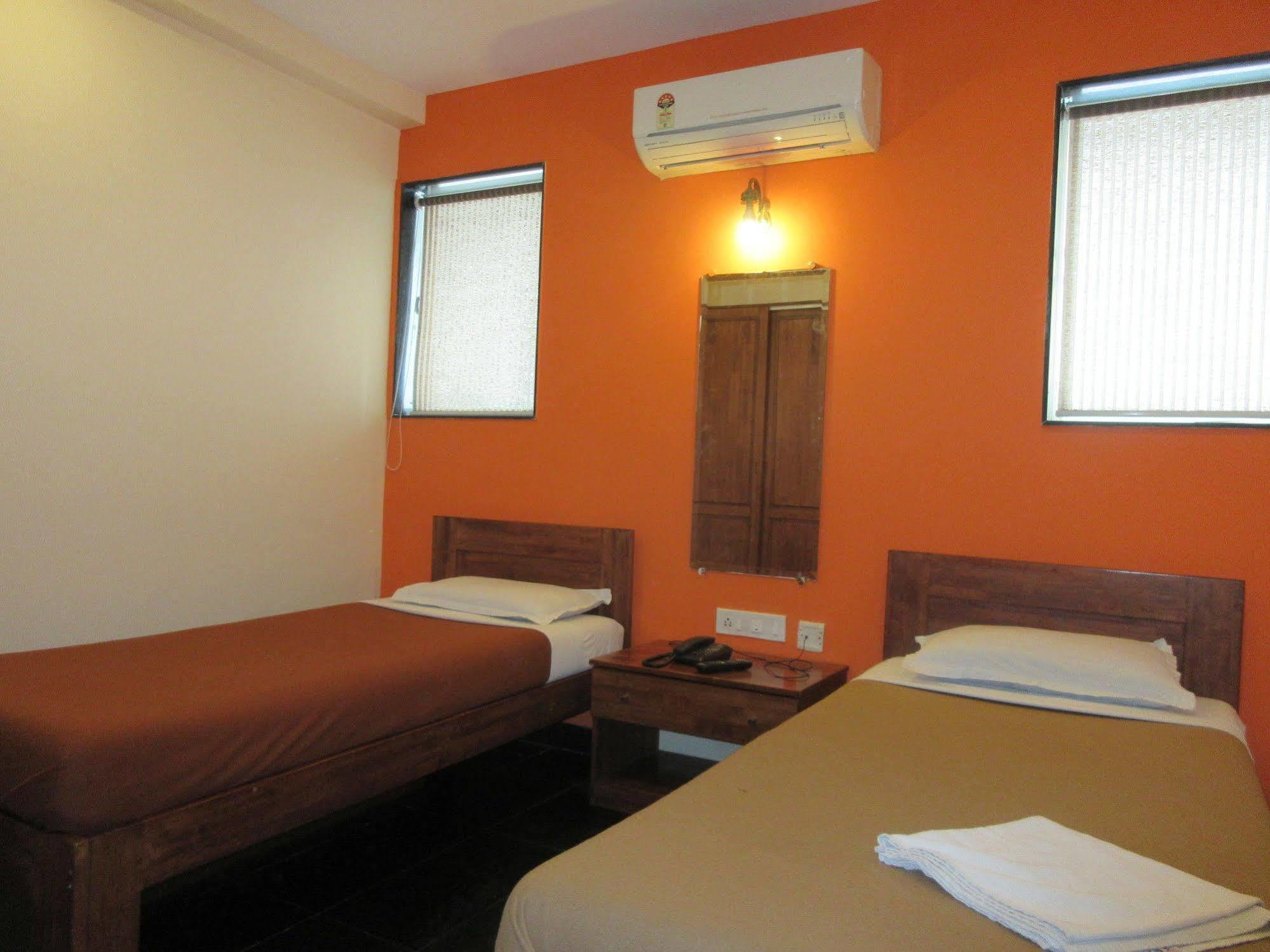 Hotel Q Deck Mumbai Luaran gambar