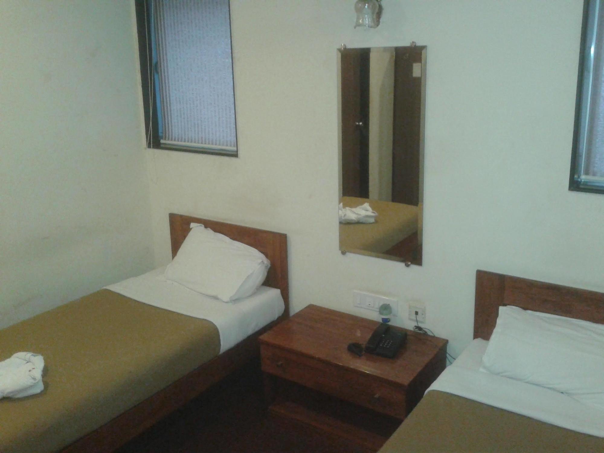 Hotel Q Deck Mumbai Luaran gambar